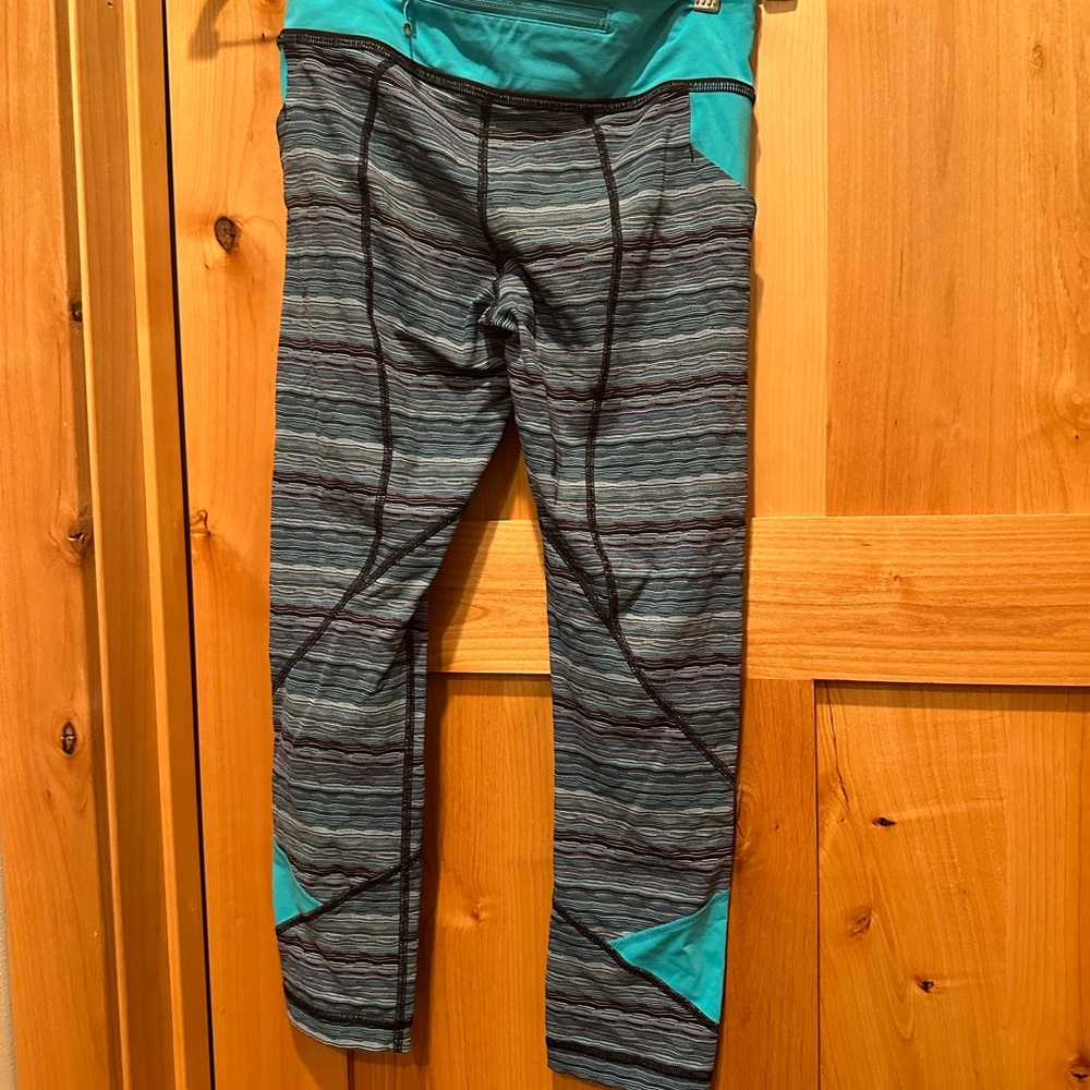 Size 4 lululemon cropped leggings 22 1/2” inseam